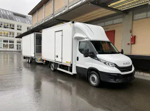 IVECO Daily 35 S 18H A8 Durchlader mit 2x Hebebühnen