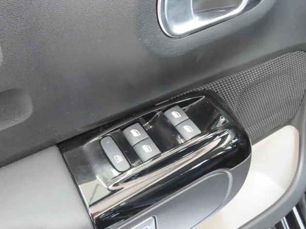CITROEN C3 1.2i PureTech Swiss Edition EAT6 (Automat)