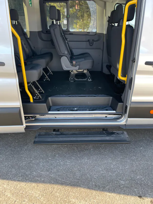 FORD Transit 460 L4H3 RWD A 18-Sitzer mit Standheizung und Rückfahrkamera