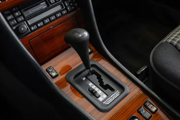 MERCEDES-BENZ E 220 T Automatic