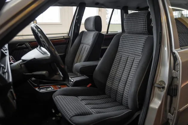 MERCEDES-BENZ E 220 T Automatic