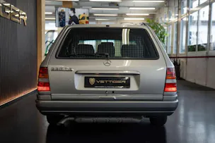 MERCEDES-BENZ E 220 T Automatic