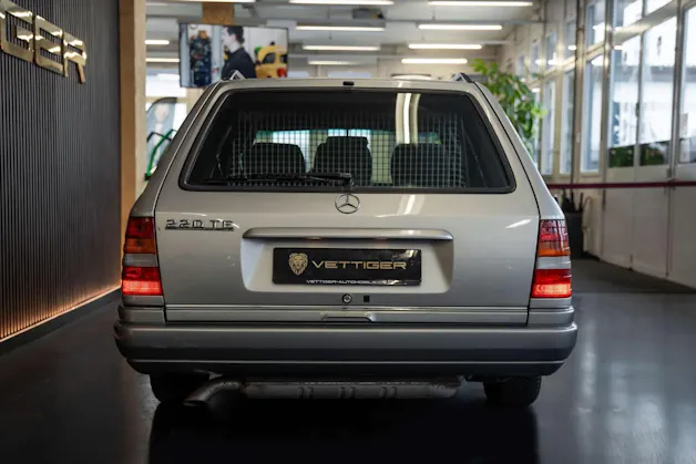 MERCEDES-BENZ E 220 T Automatic