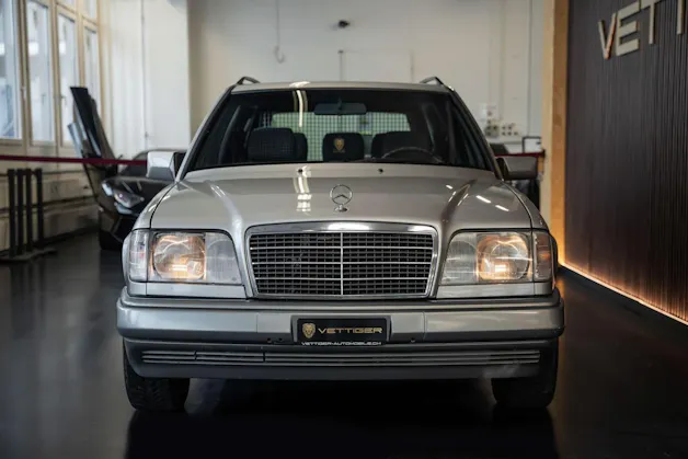 MERCEDES-BENZ E 220 T Automatic