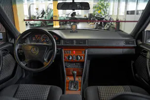 MERCEDES-BENZ E 220 T Automatic