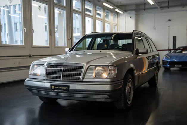 MERCEDES-BENZ E 220 T Automatic