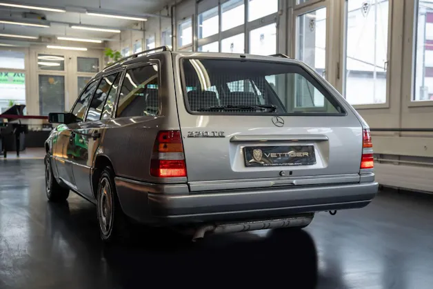 MERCEDES-BENZ E 220 T Automatic