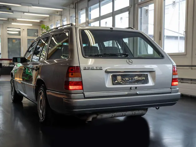 MERCEDES-BENZ E 220 T Automatic