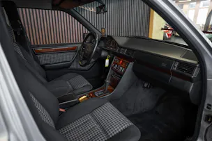 MERCEDES-BENZ E 220 T Automatic