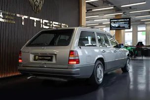 MERCEDES-BENZ E 220 T Automatic