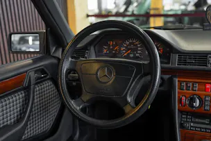 MERCEDES-BENZ E 220 T Automatic