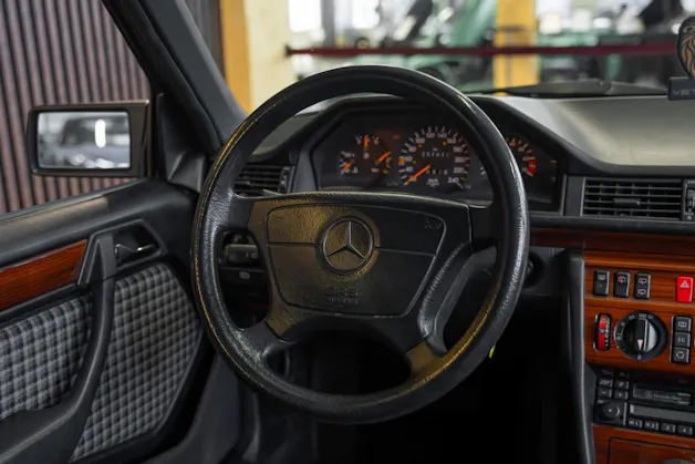 MERCEDES-BENZ E 220 T Automatic