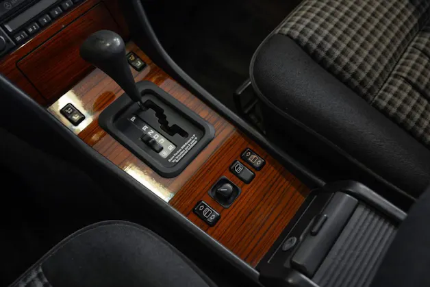 MERCEDES-BENZ E 220 T Automatic