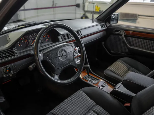MERCEDES-BENZ E 220 T Automatic