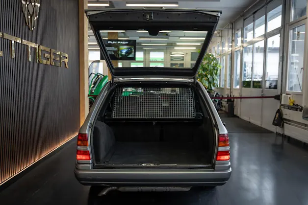MERCEDES-BENZ E 220 T Automatic