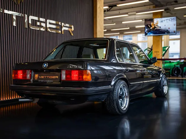 BMW 320i