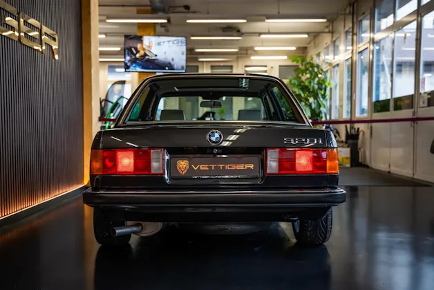 BMW 320i