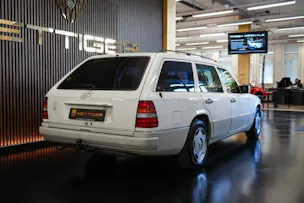 MERCEDES-BENZ E 280