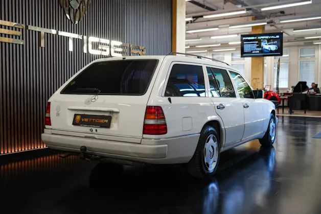 MERCEDES-BENZ E 280