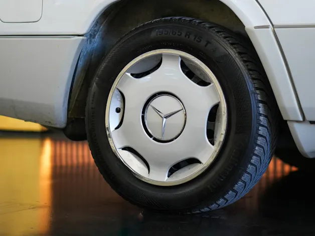 MERCEDES-BENZ E 280