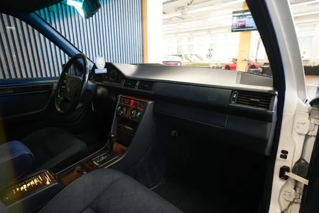 MERCEDES-BENZ E 280