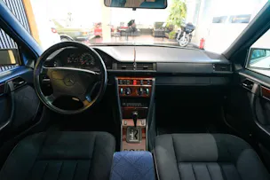 MERCEDES-BENZ E 280