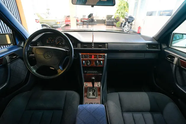 MERCEDES-BENZ E 280
