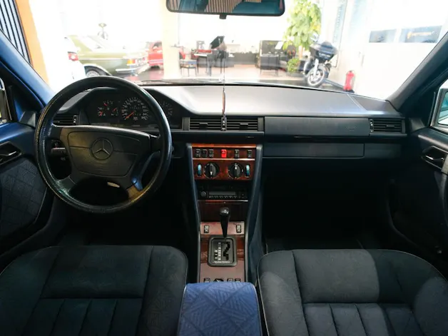 MERCEDES-BENZ E 280