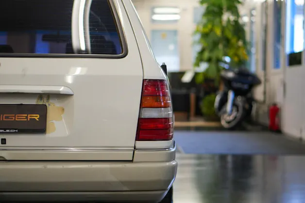 MERCEDES-BENZ E 280