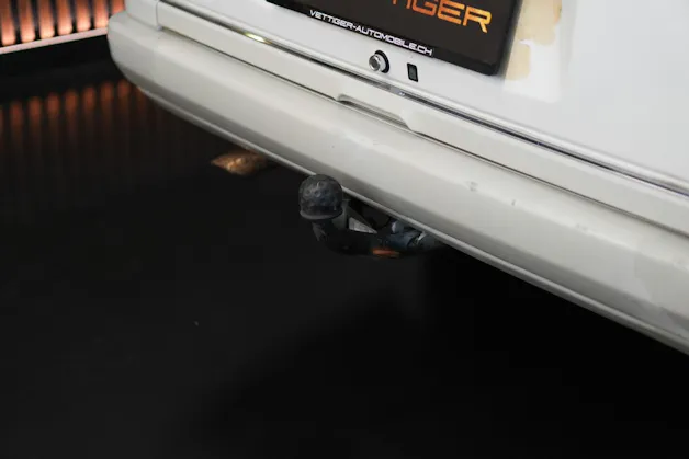 MERCEDES-BENZ E 280