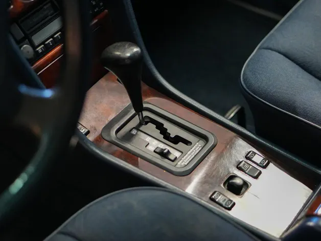 MERCEDES-BENZ E 280