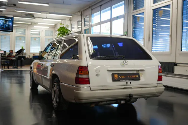 MERCEDES-BENZ E 280