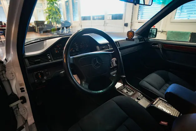 MERCEDES-BENZ E 280
