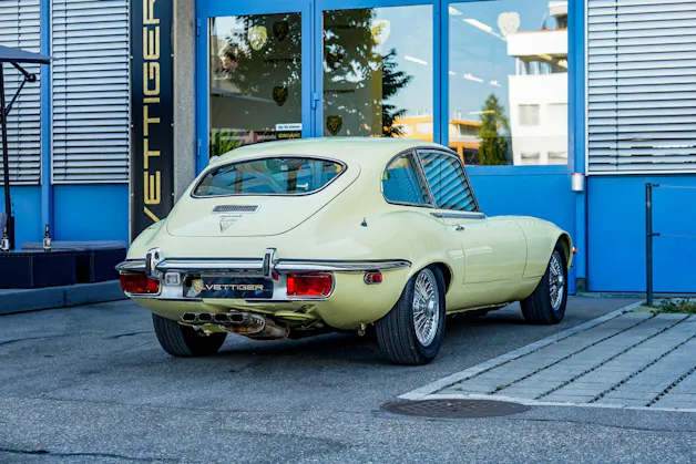 Jaguar E-Type V12 2+2 III