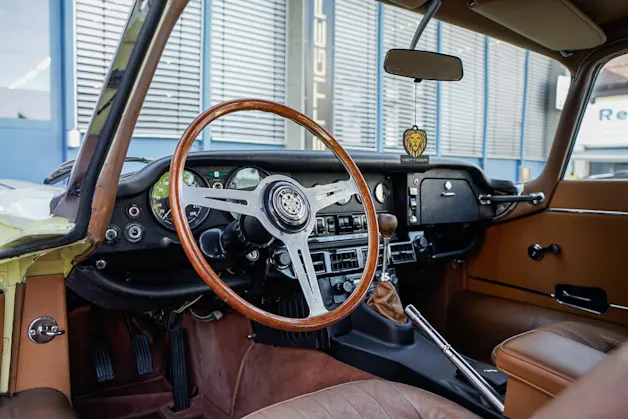 Jaguar E-Type V12 2+2 III