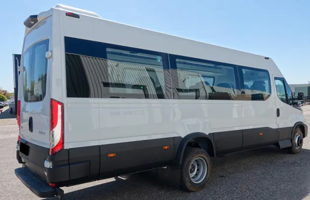 IVECO Daily 65 C 18H 24 Sitzer Reisebus