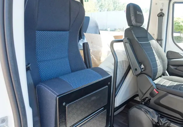 IVECO Daily 65 C 18H 24 Sitzer Reisebus