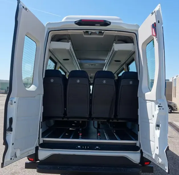 IVECO Daily 65 C 18H 24 Sitzer Reisebus