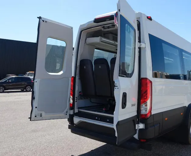 IVECO Daily 65 C 18H 24 Sitzer Reisebus