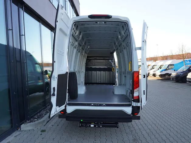 IVECO 70 C 18H A8 mit Holzboden und AHK