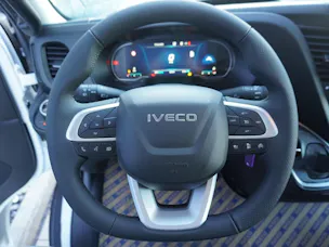 IVECO 70 C 18H A8 mit Holzboden und AHK