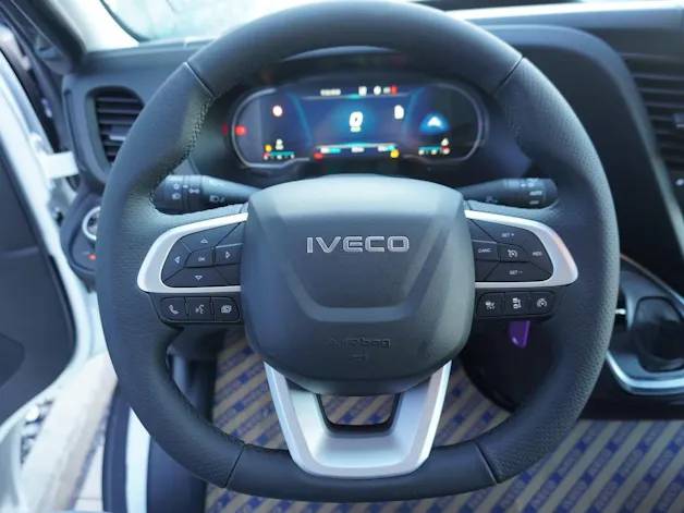 IVECO 70 C 18H A8 mit Holzboden und AHK