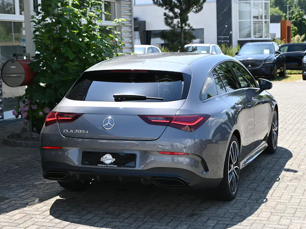 MERCEDES-BENZ CLA 200d AMG Line Shooting Brake 7G-DCT + AHK 1600kg