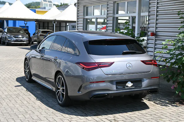 MERCEDES-BENZ CLA 200d AMG Line Shooting Brake 7G-DCT + AHK 1600kg