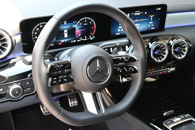 MERCEDES-BENZ CLA 200d AMG Line Shooting Brake 7G-DCT + AHK 1600kg