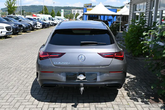 MERCEDES-BENZ CLA 200d AMG Line Shooting Brake 7G-DCT + AHK 1600kg