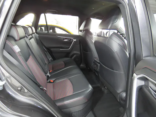 Suzuki Across 2.5 Plug-in-Hybrid Compact Top E-CVT (Automat)