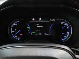 Suzuki Across 2.5 Plug-in-Hybrid Compact Top E-CVT (Automat)