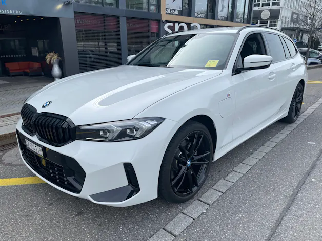 BMW 330e x DriveTouring Steptronic M Sport Pro