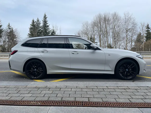 BMW 330e x DriveTouring Steptronic M Sport Pro